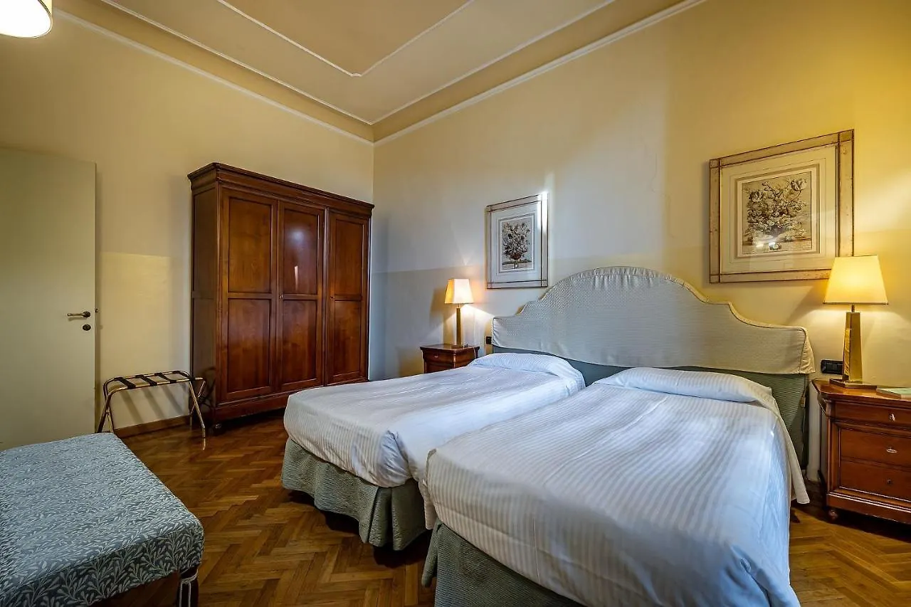Palazzo Gamba Apartments Al Duomo Florens 4*,